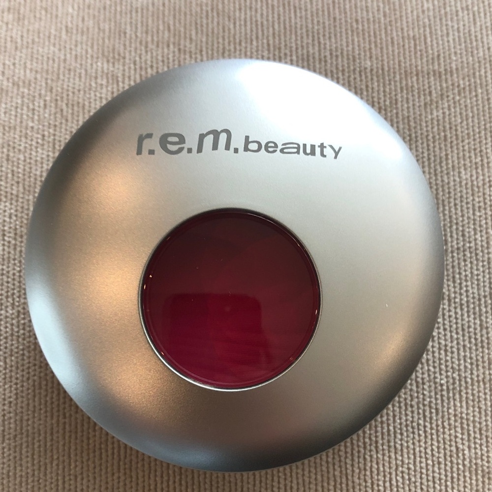r.e.m. beauty Hypernova Satin Matte Blush - Strawberry Nebula - Picture 7 of 7